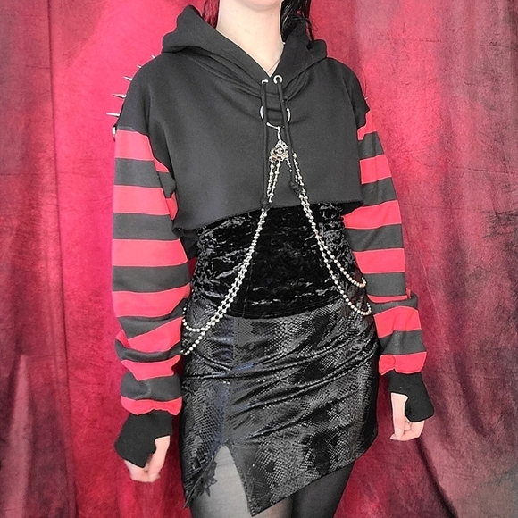 House of Widow Cropped Hoodie🖤❤️ - Picture 2 of 8